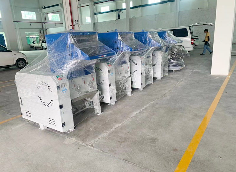 中速破碎機已就位 中速破碎機已就位